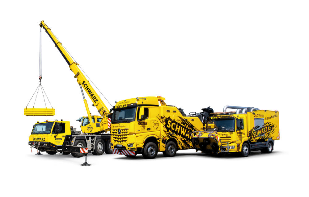 Mobilkran, Schwerlastbergungsfahrzeug und Umweltservice-LKW der Schwarz GmbH & Co. KG